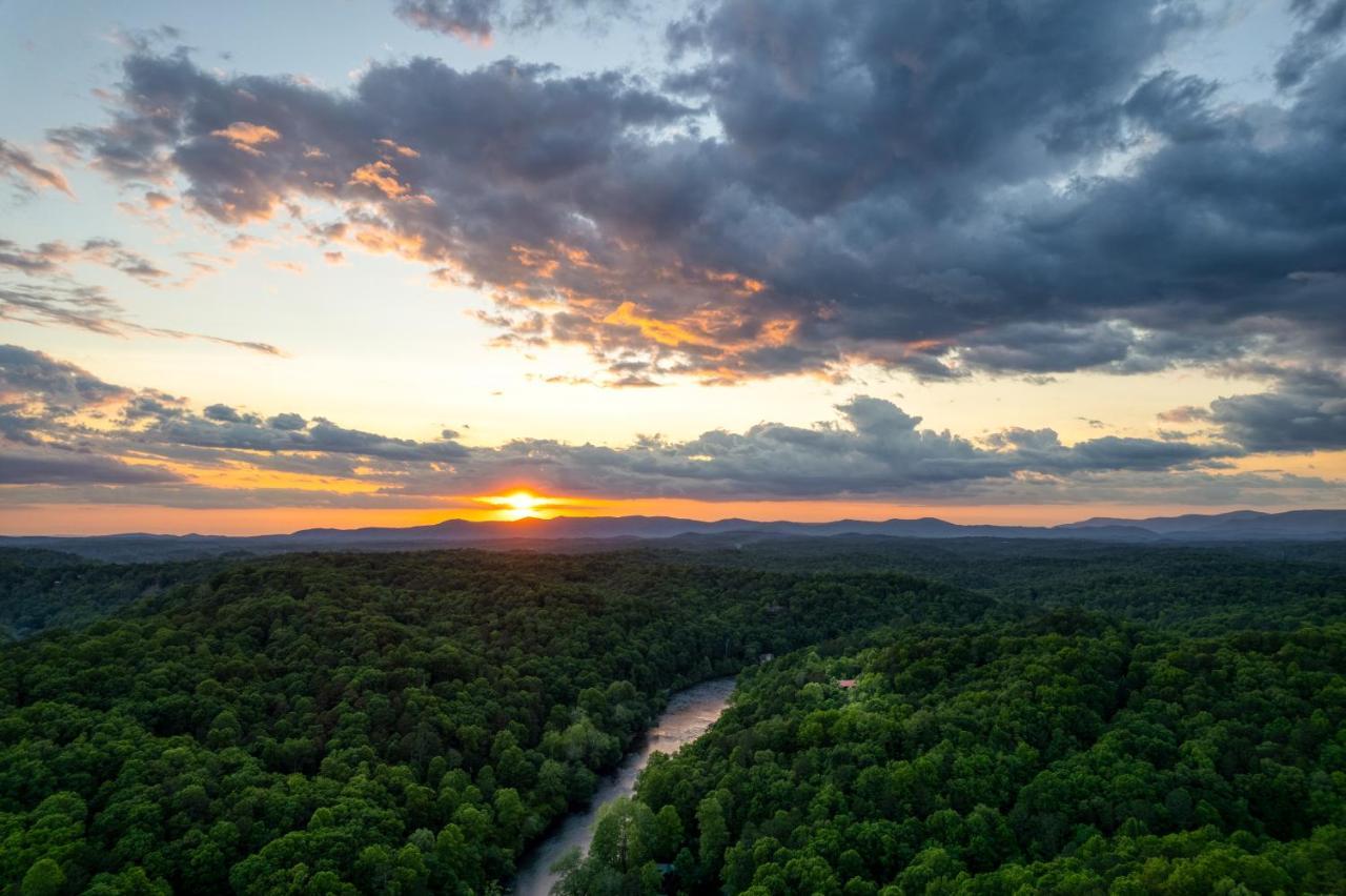 Trout N' About Your Blue Ridge Mountains Retreat, Hot Tub + Game Room! เอลลิเจย์ ภายนอก รูปภาพ