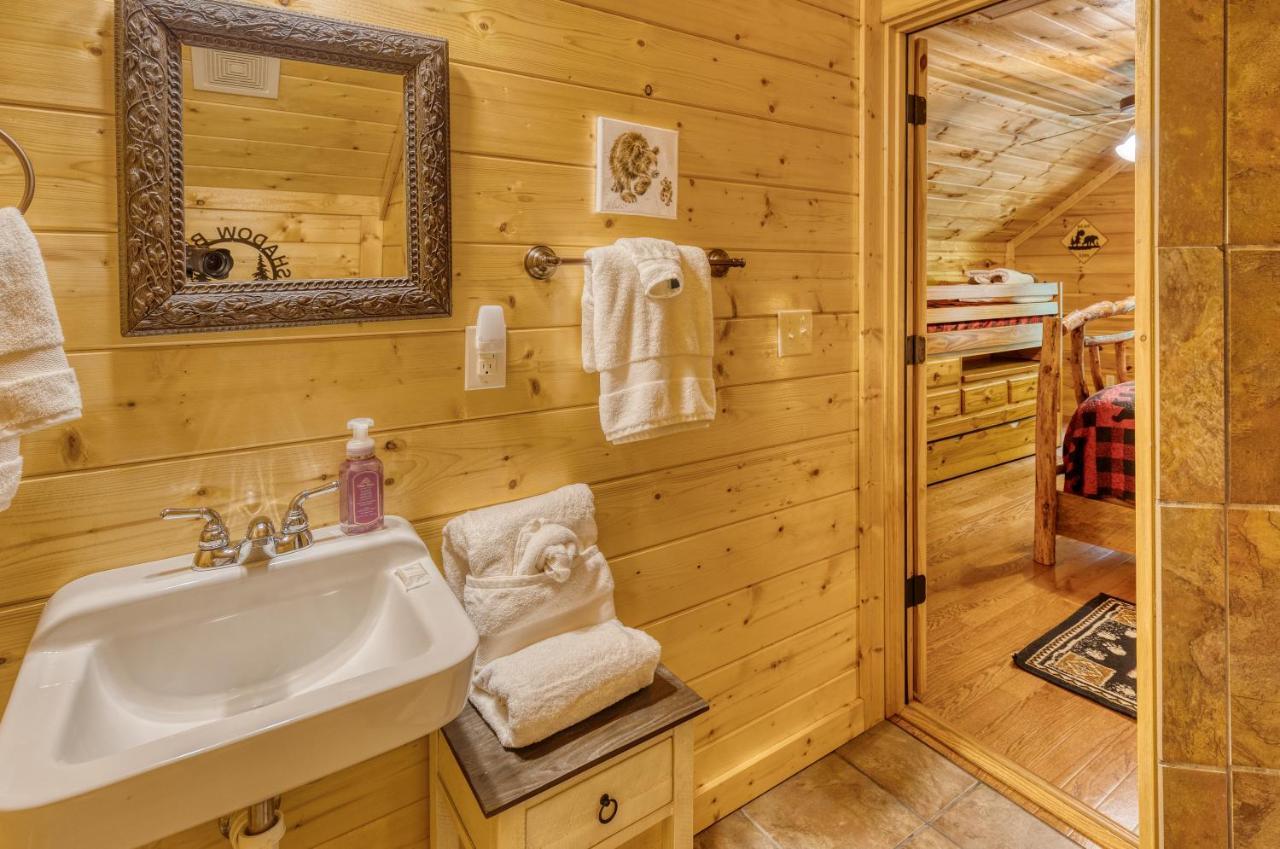Trout N' About Your Blue Ridge Mountains Retreat, Hot Tub + Game Room! เอลลิเจย์ ภายนอก รูปภาพ