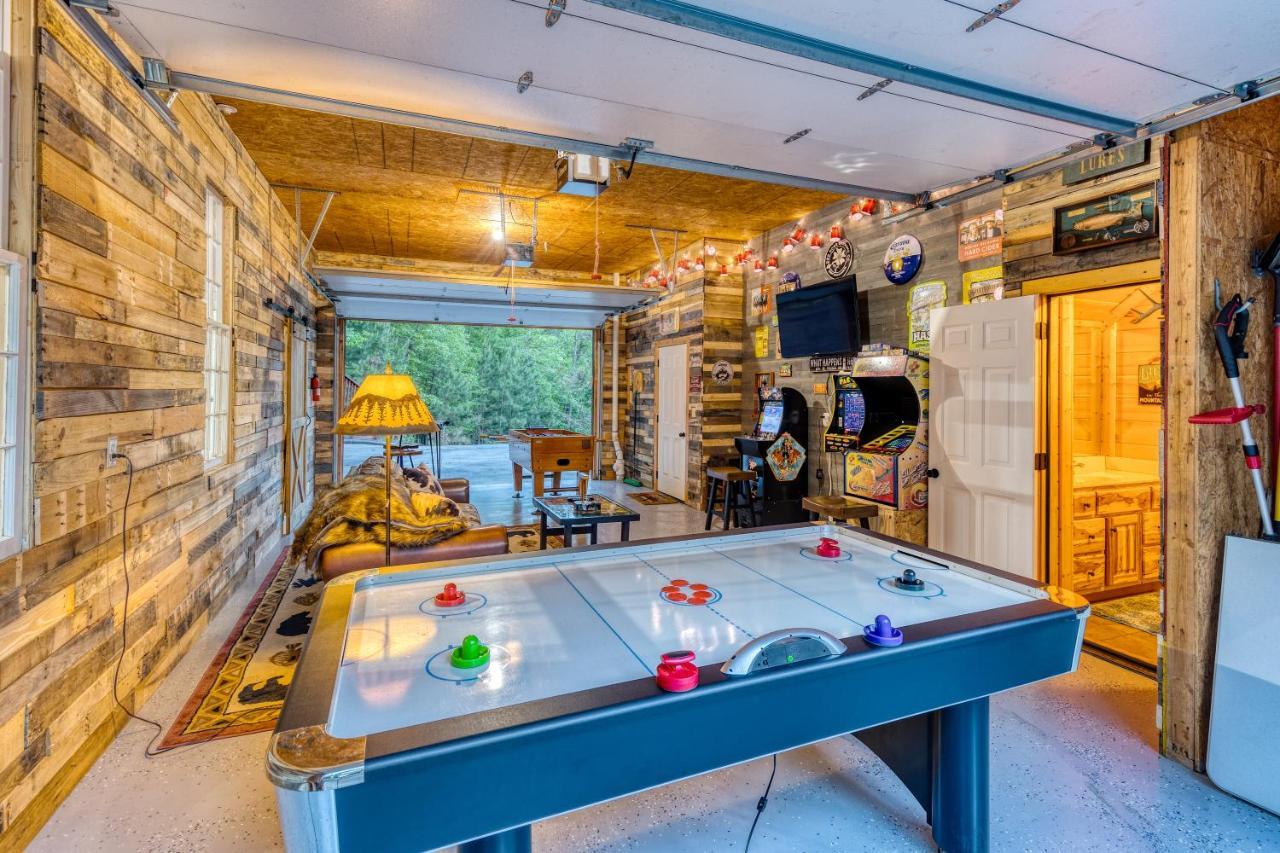 Trout N' About Your Blue Ridge Mountains Retreat, Hot Tub + Game Room! เอลลิเจย์ ภายนอก รูปภาพ